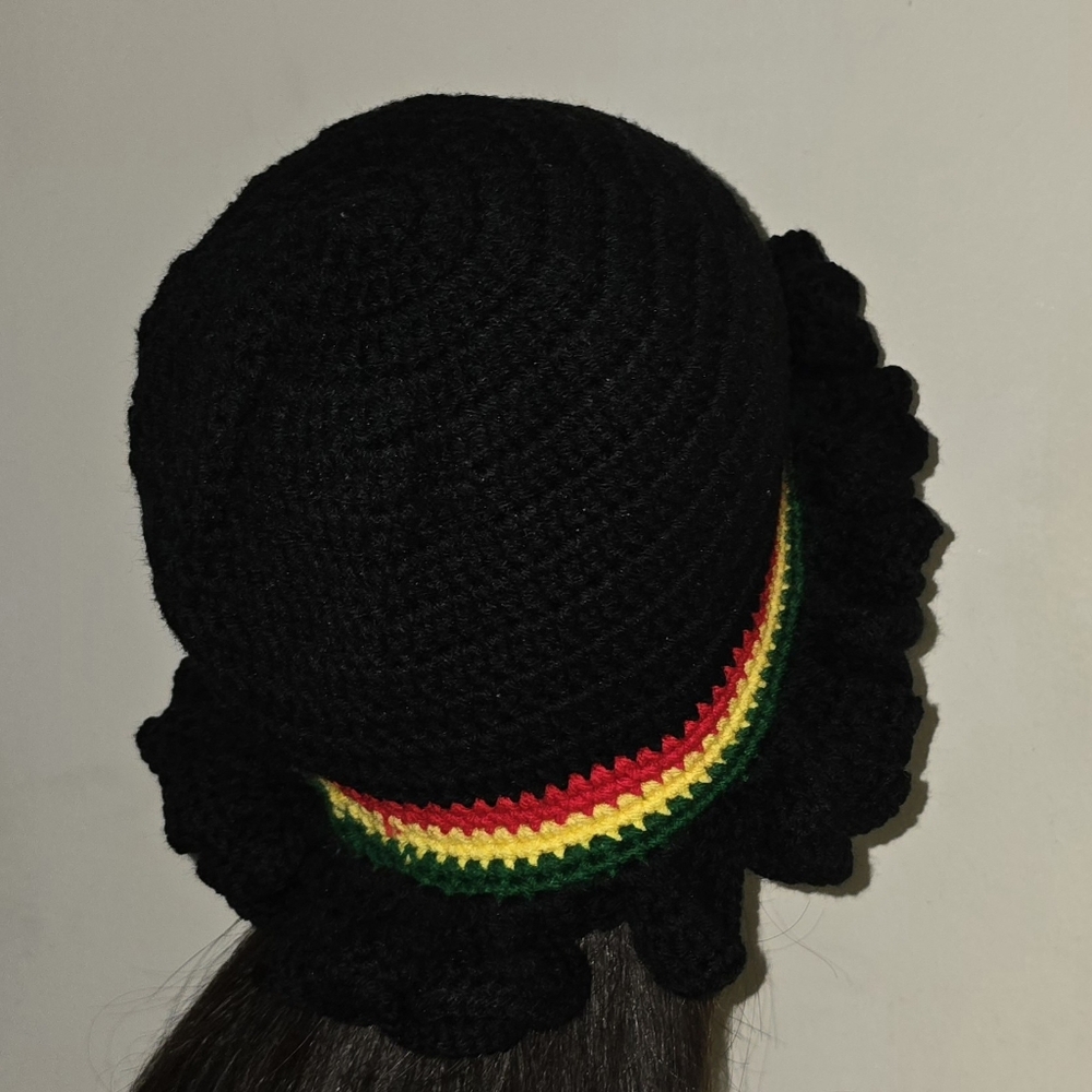 Crochet ruffle hat - Picture 5 of 5